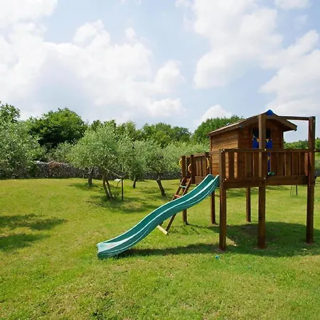 Apartamento In Mit Grill Und Garten Rakalj